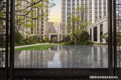 建立从脚底到头顶的沉浸式卑贱